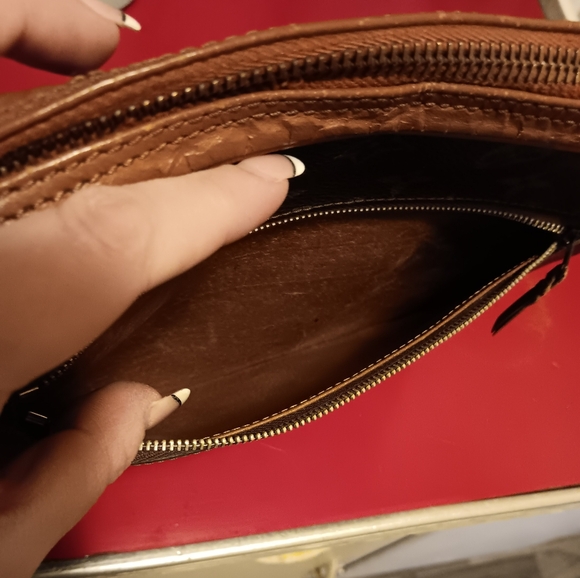 Lv Bag With D Rings (minor Zipper Fray) - Picture 2 of 7